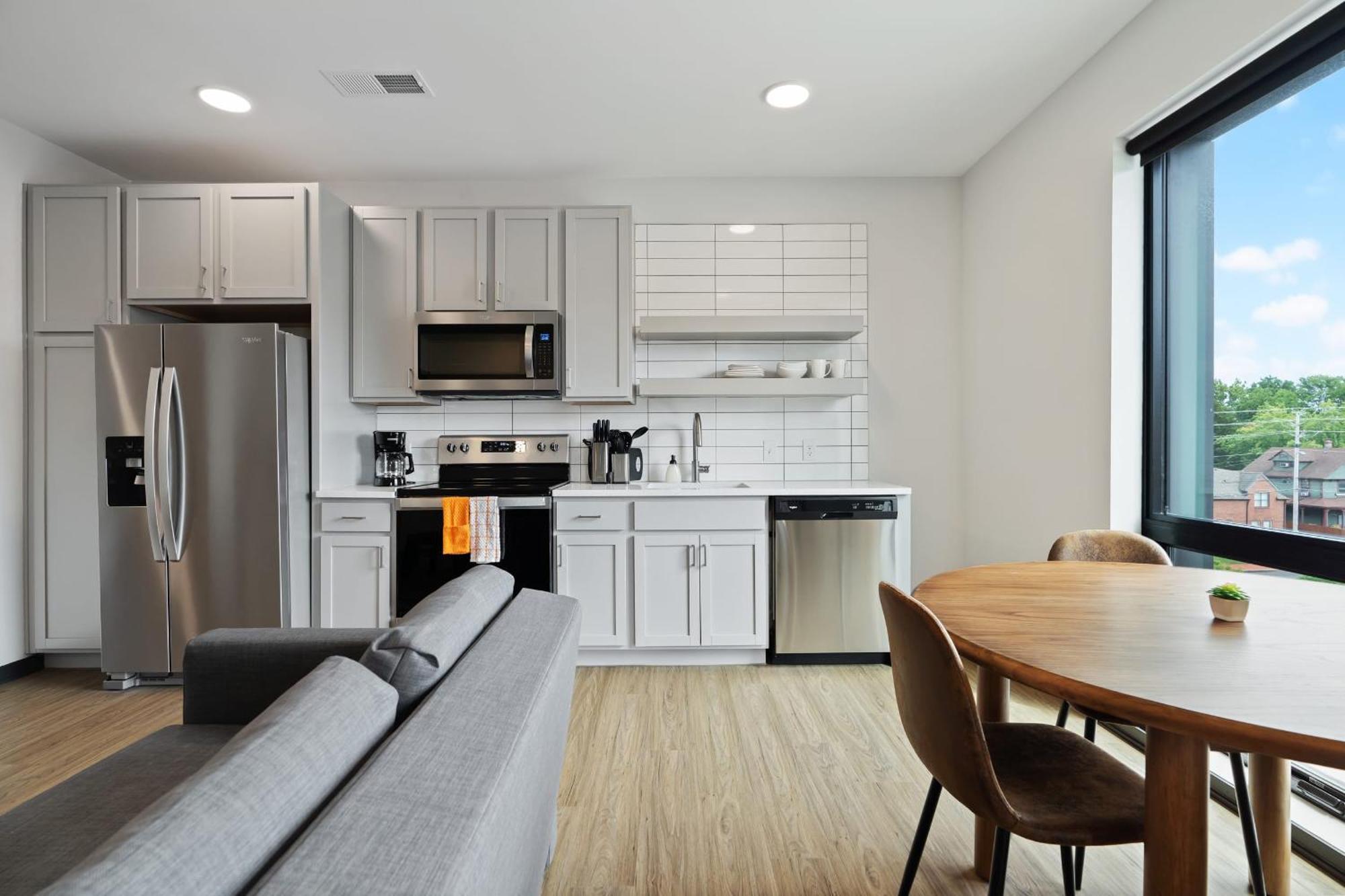 Cozysuites On Mass With Garage Parking #7 Индианаполис Екстериор снимка